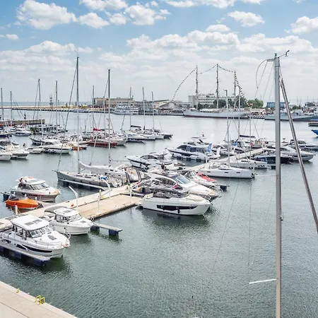 Flatbook - Center Yacht Premium Park Marina View Ii