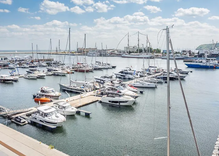Flatbook - Center Yacht Premium Park Marina View Ii